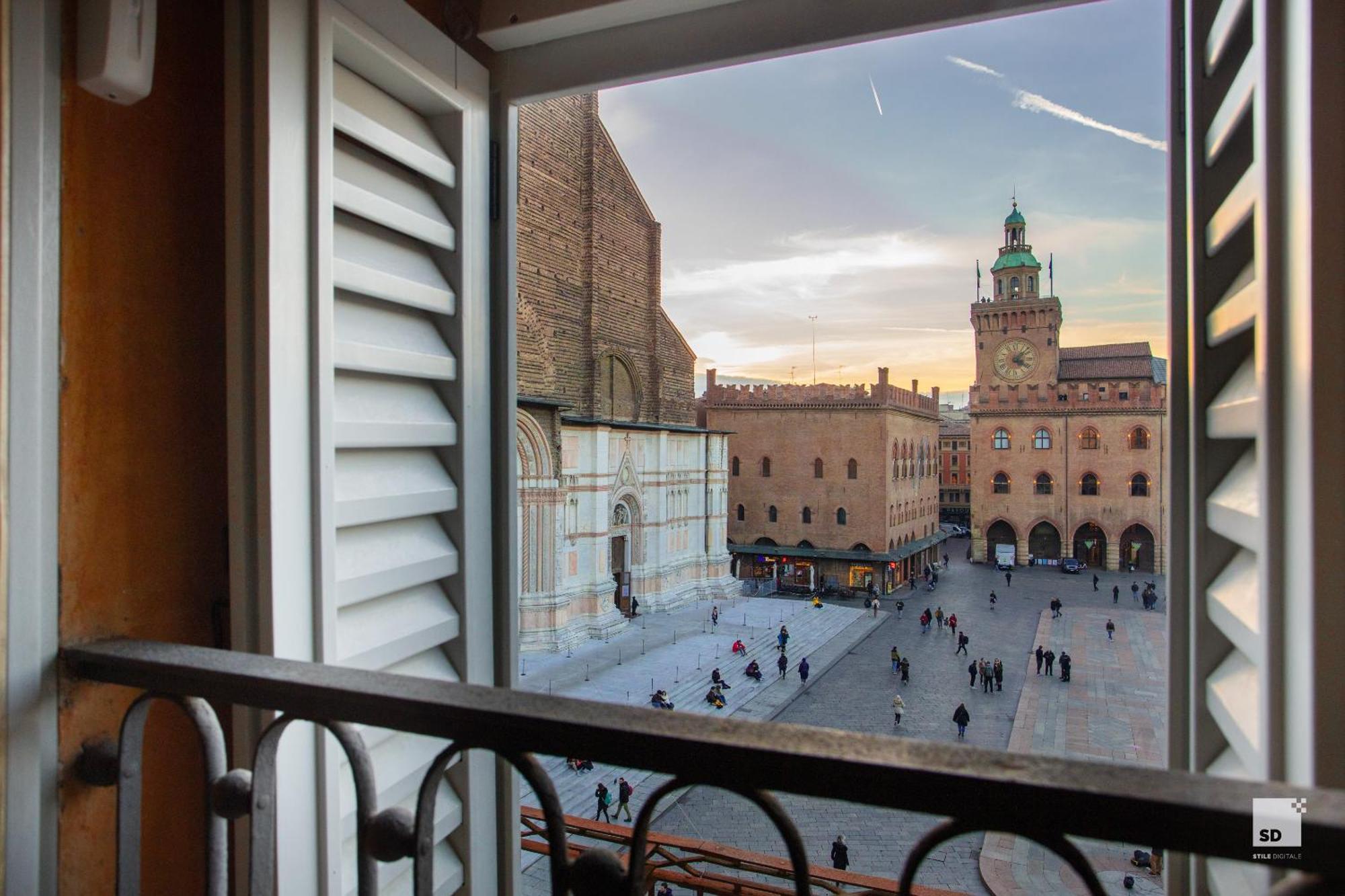Urbanicooh Asinelli - Balcony On Piazza Maggiore Bologna Kültér fotó